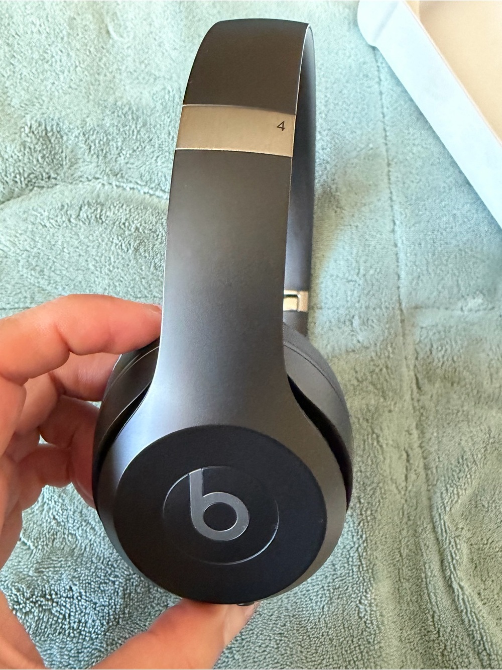 Beats Solo 4 - Picture 6 of 8